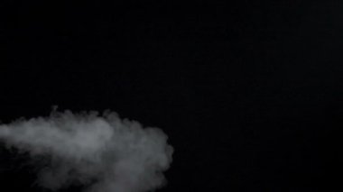 Beyaz bulutlu duman e-sigara