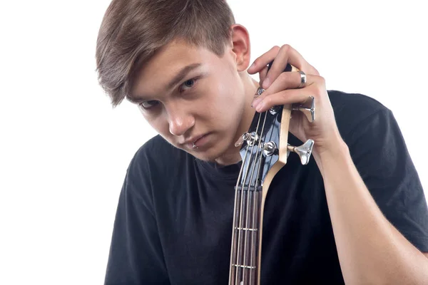 Foto de adolescente com guitarra baixo — Fotografia de Stock