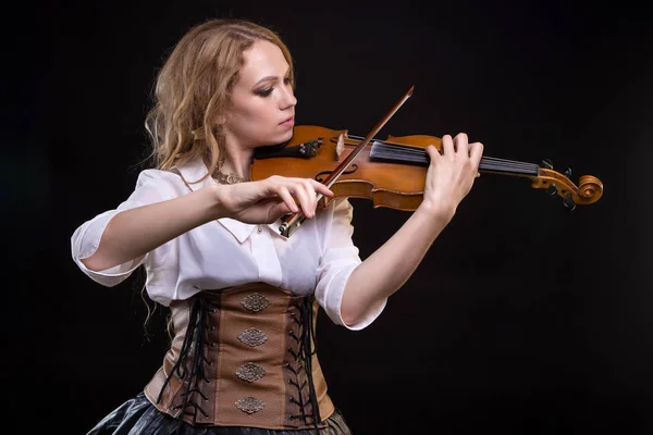 Donna bionda che suona il violino — Foto Stock