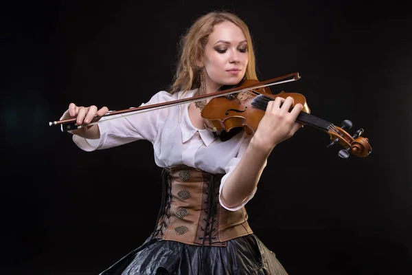 金发碧眼的年轻女孩演奏小提琴 — 图库照片