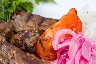 Barbekü sığır eti ve sebze