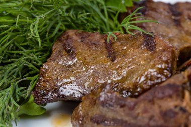 Barbekü Izgara Dana ve yeşil maydanoz