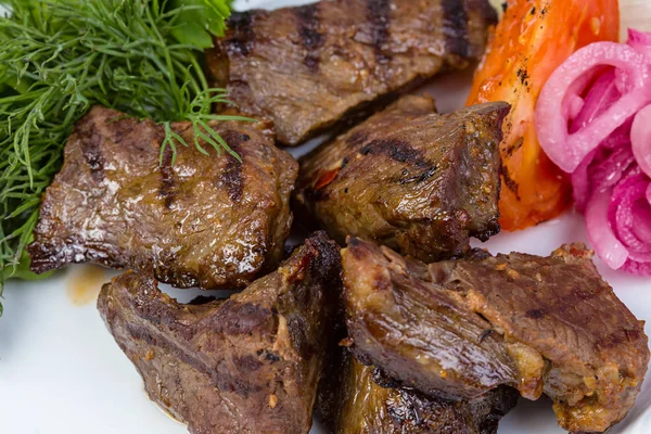 Barbekü sığır eti ve ızgara sebzeler