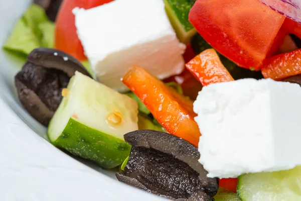Grekisk Vegetarisk Sallad med svarta oliver — Stockfoto