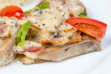 Sebze ve sığır dili ile salata