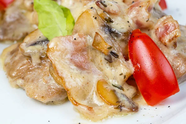 Mantar, et ve sebzeli salata