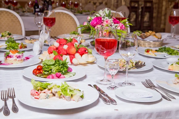 잔치-tablewear 및 기념 식사의 사진 — 스톡 사진