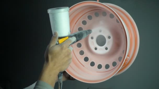Proceso de recubrimiento en polvo del disco automático — Vídeo de stock