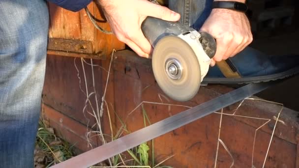 Shooting of man with circular saw — Stock Video