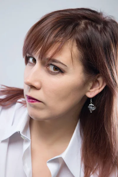 Retrato de mujer joven atractiva —  Fotos de Stock