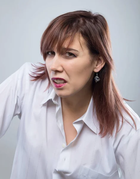 Portret van jonge sceptisch vrouw — Stockfoto