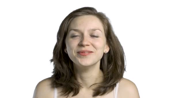 Улыбающаяся молодая женщина — стоковое видео