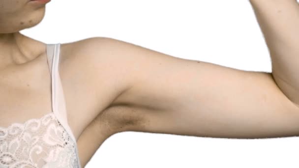 Žena masíruje ochablé triceps — Stock video
