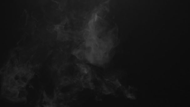 Nube de vapor aislado de cigarrillo electrónico — Vídeo de stock