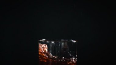 Damla ve garnet suyu cam