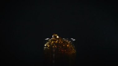 Köpüklü su sıçramalarına