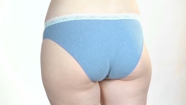 Woman touching buttocks — Stock Video