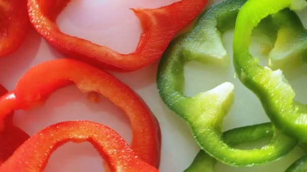 Sweet cut pepper - red and green — Stock Video