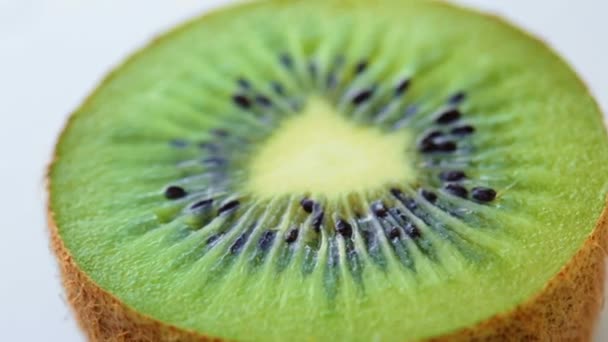 Turning slice of kiwi — Stock Video