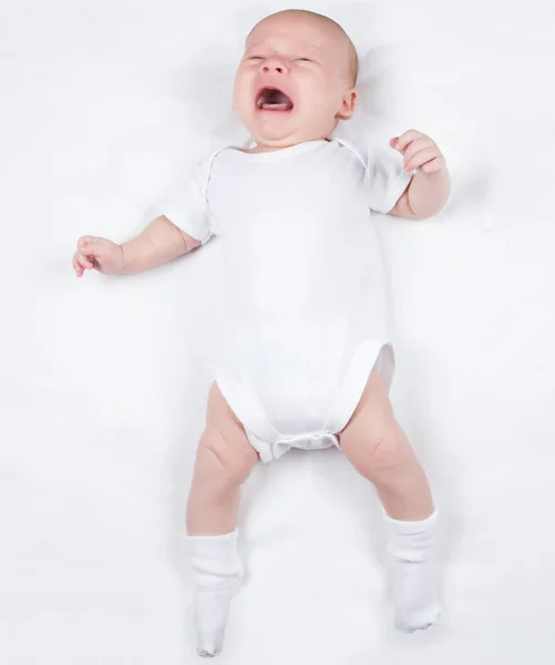 Фото плачущего двухмесячного ребенка — стоковое фото