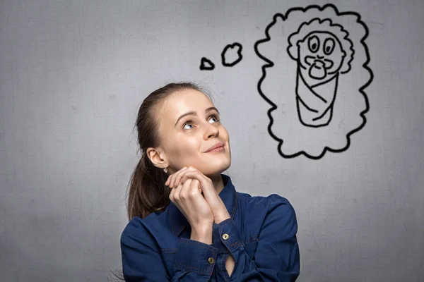 Mujer queriendo bebé —  Fotos de Stock