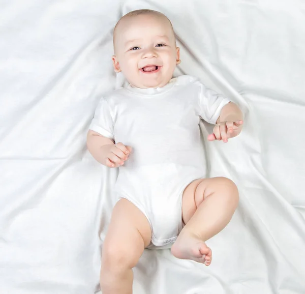 Se smíchem happy pět měsíční dítě — Stock fotografie