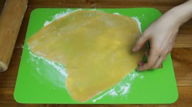 Pasta hamur yayıyoruz