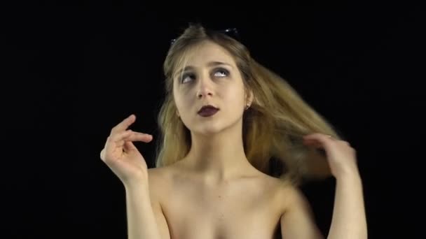 Surprised mannered blond woman — Stock Video