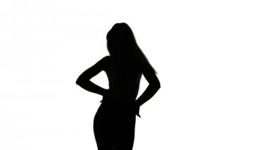 İzole dans seksi ince kız, siluet