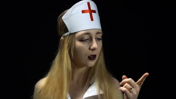 Contando enfermera chica — Vídeo de stock