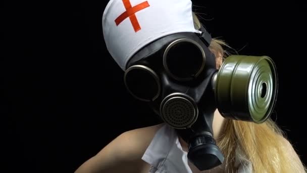 가스 마스크에 성적 간호사 여자 — 비디오