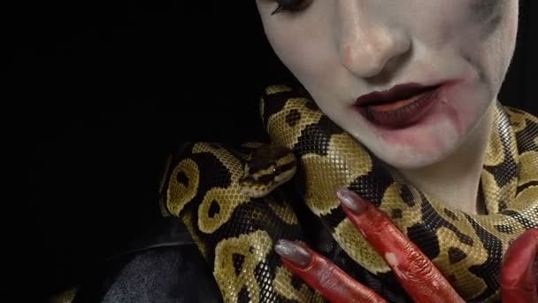 Python and woman with bloody hands — Stock Video