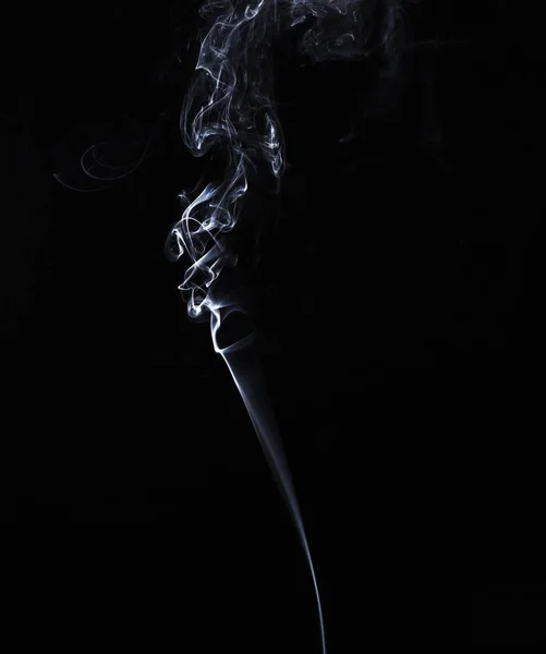 Aromastick의 수직 연기가 자욱한 구름 — 스톡 사진