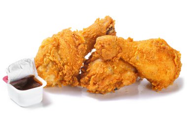 Barbekü soslu baharatlı kızarmış tavuk bacağı fotoğrafı