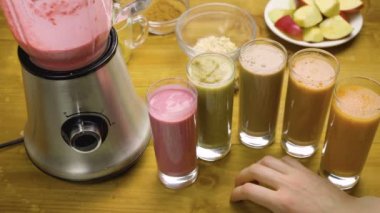 Farklı kokteyller pişirme videosu