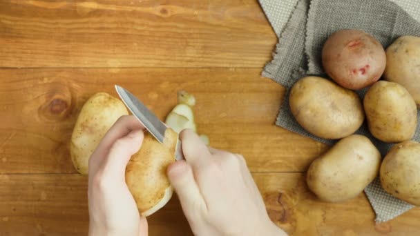Preparing potato for baking on wooden board — Stock Video