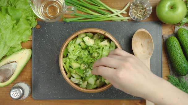 Video of cooking green salad on black board with vegetables — 비디오