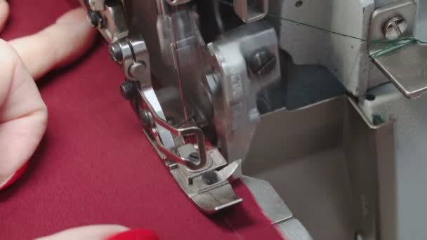 Tir de tailleur femme couture sur overlock électrique 