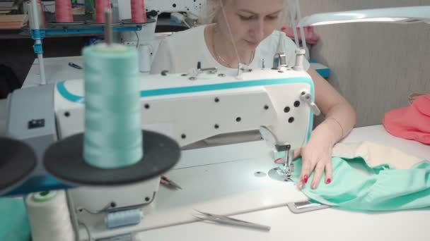 Video of two tailor woman sewing on electric machine — Stock Video