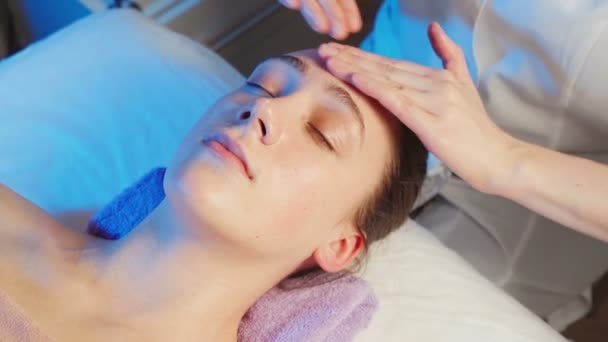 Shooting of young woman gets a facial massage — Stock Video