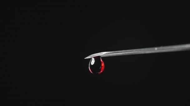 滴血注射器针头的注射 — 图库视频影像
