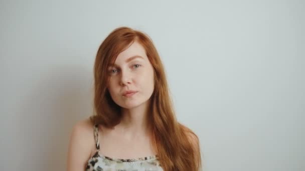 Ginger girl in silk pajamas with leopard print — Stock Video