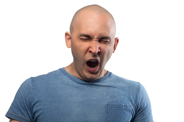 Foto de jovem careca bocejo homem em camisa azul tee — Fotografia de Stock