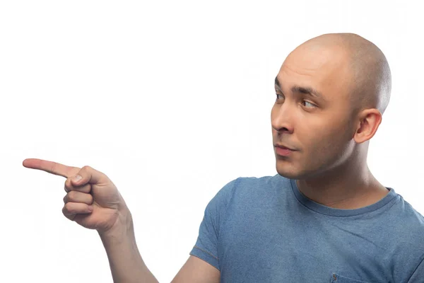 Man in blue tee shirt pointing by forefinger — Stok fotoğraf