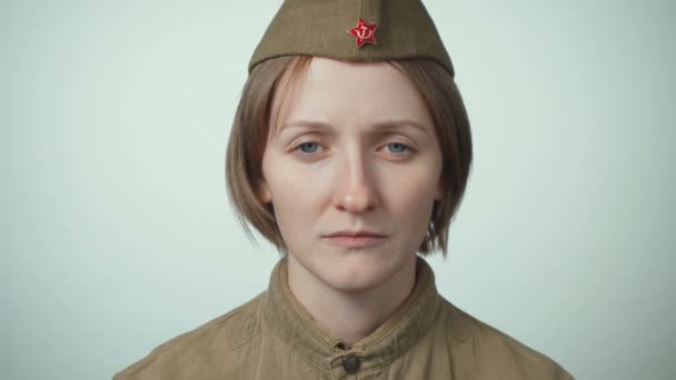 Video of woman wearing soviet red army uniform on white — Stockvideo