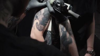 Video of doing black tattoo of snake in studio
