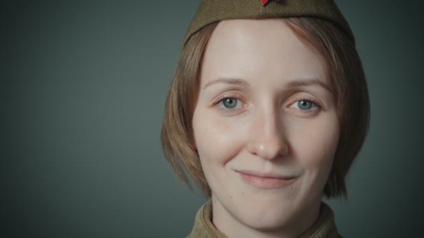 Video of woman wearing soviet red army uniform — Stockvideo