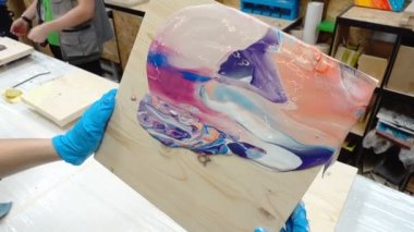 Sanat sıvısı teknolojisiyle resim çizmek