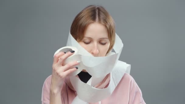 Shooting of woman with toilet paper as scarf — Stock Video