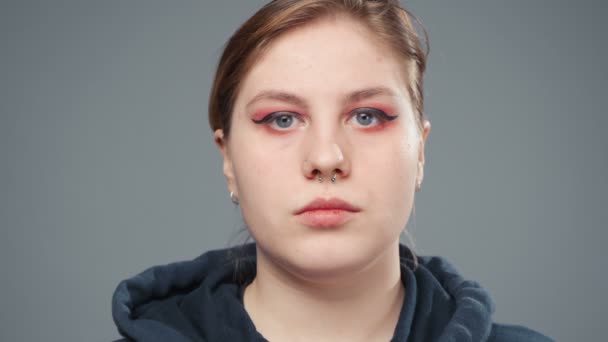 Video of young stout woman, portrait — Stock Video